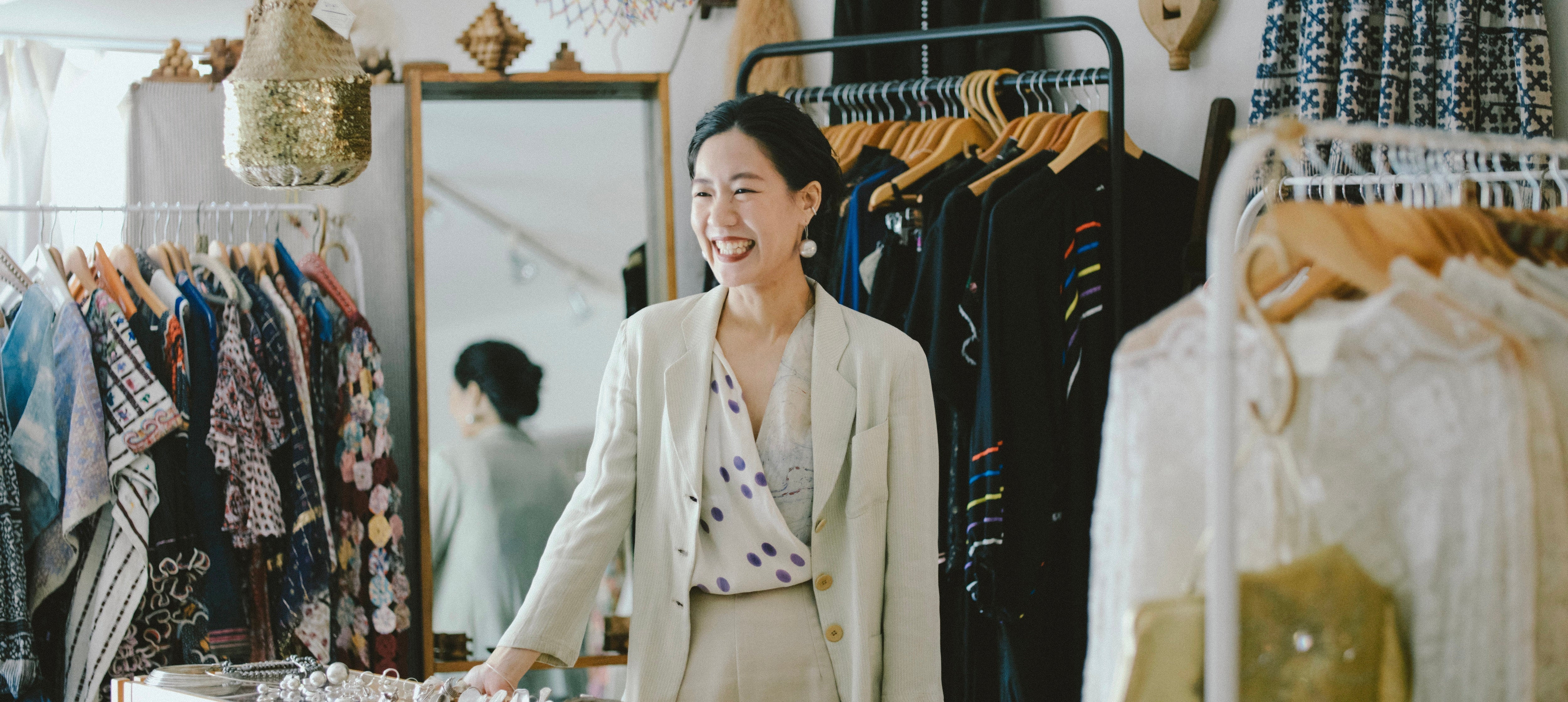curating nature, shaping her style 拾い集めた石や貝から育まれた 
