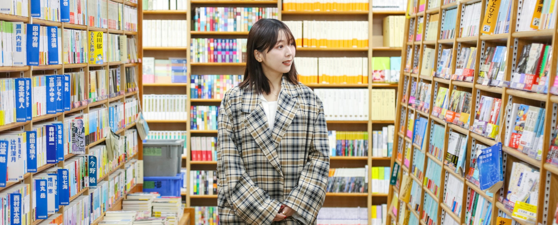 a seeker of connecting books and society 本と社会をつなぐ探究者